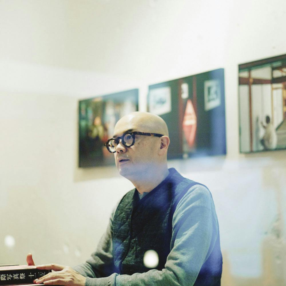 【好きな色はなんですか？】白と黒、昨日と明日。相反するものが、世界に存在する面白さ（森岡督行さん）