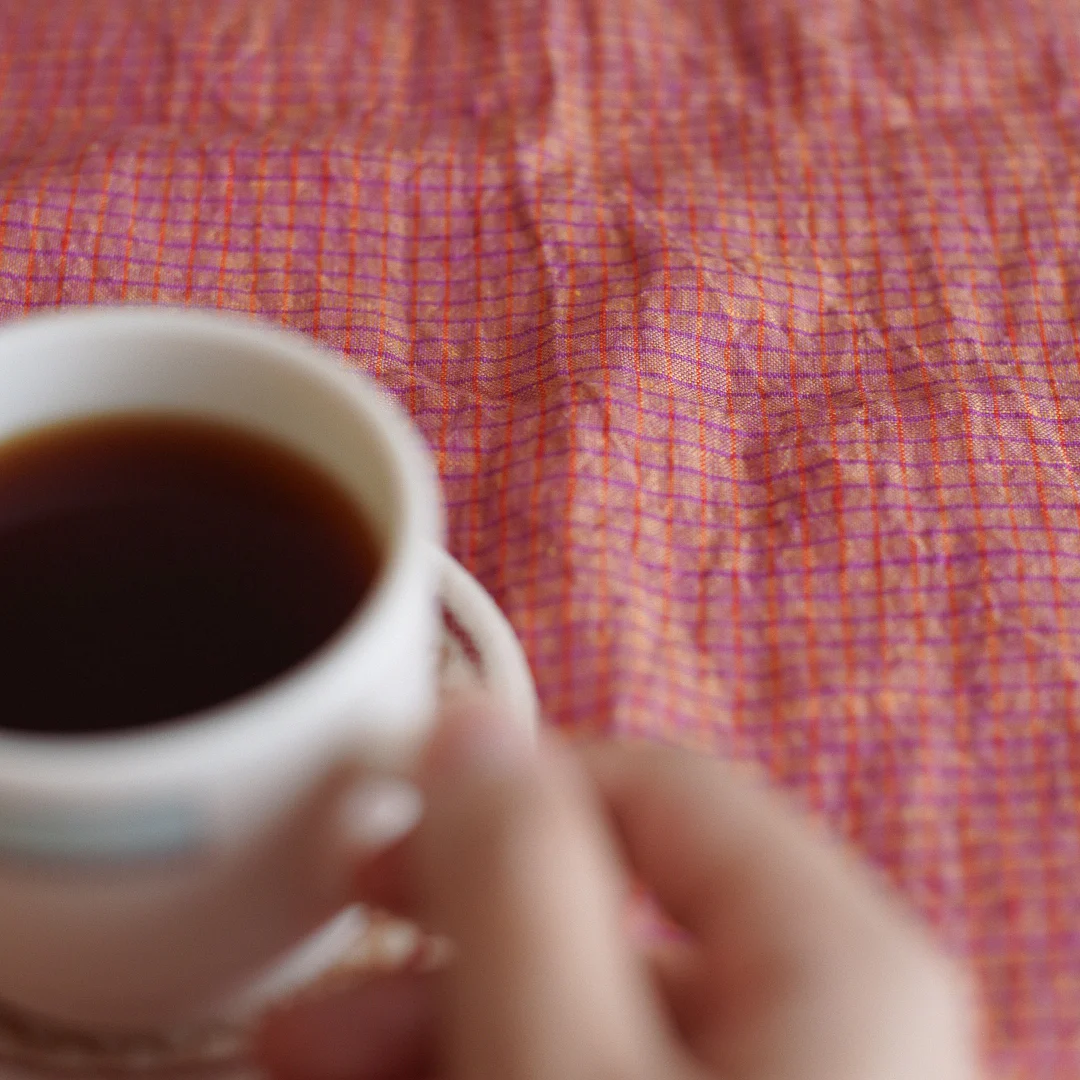 【スタッフの愛用品】心惹かれたオレンジ色。1枚のマルチクロスをあちこちに