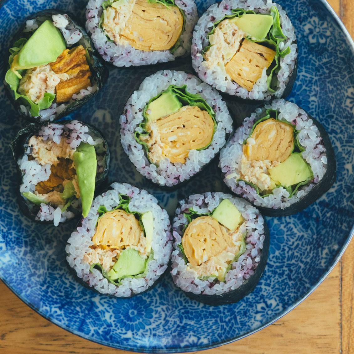 【春の海苔巻き】02：ひと口がにぎやか。アボカドツナマヨたくあんのサラダ巻き
