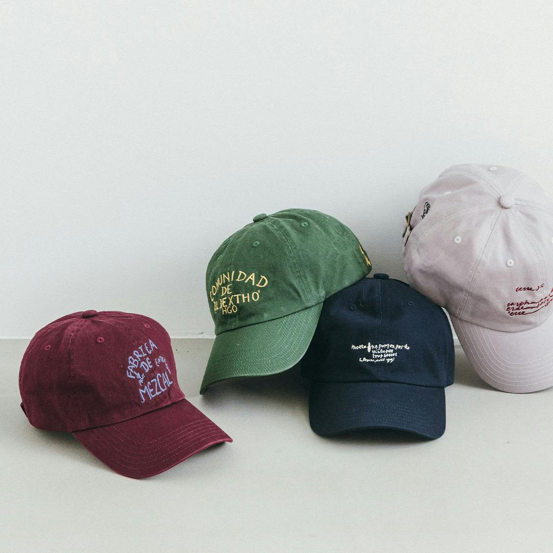 こなれ感をプラスする、ロゴキャップ