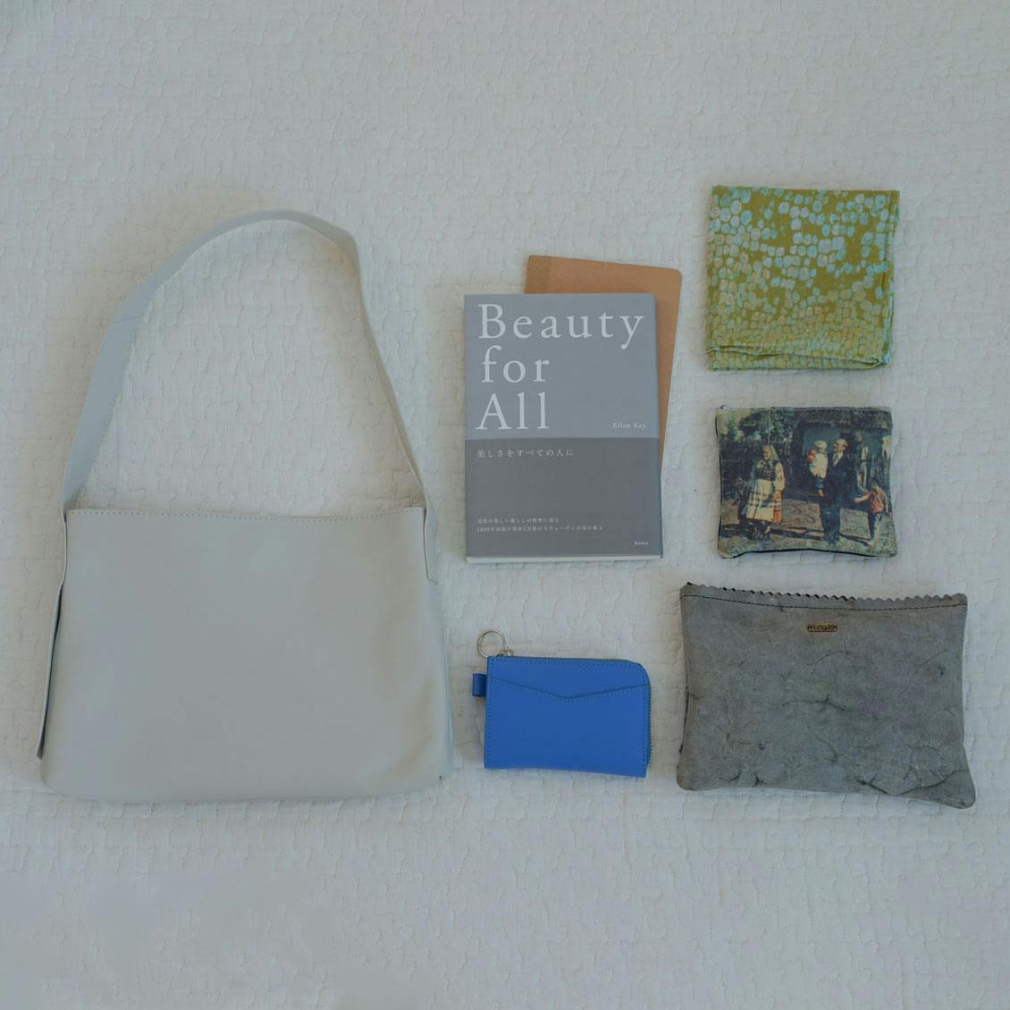 【スタッフの愛用品】今年の春じたくは、シルキーホワイトのミニバッグから。