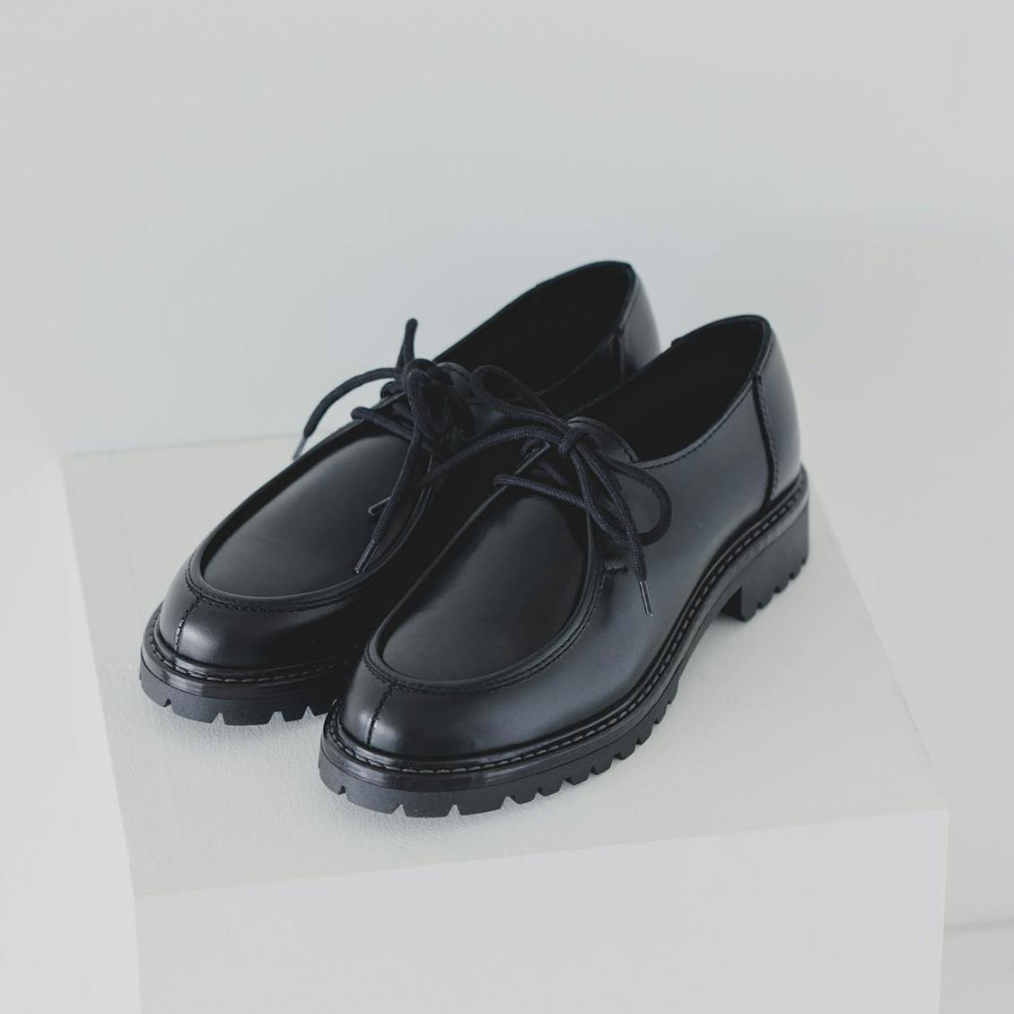 shoes.jpg?auto=format,compress