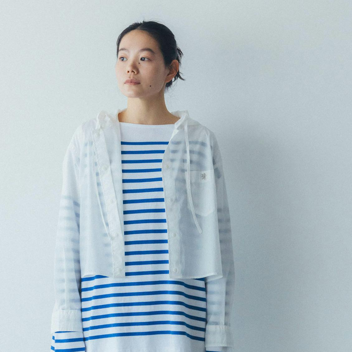 【バイヤー裏話】【バイヤー裏話】羽織るだけでコーデが整う。新鮮な短め丈のフード付きシャツ