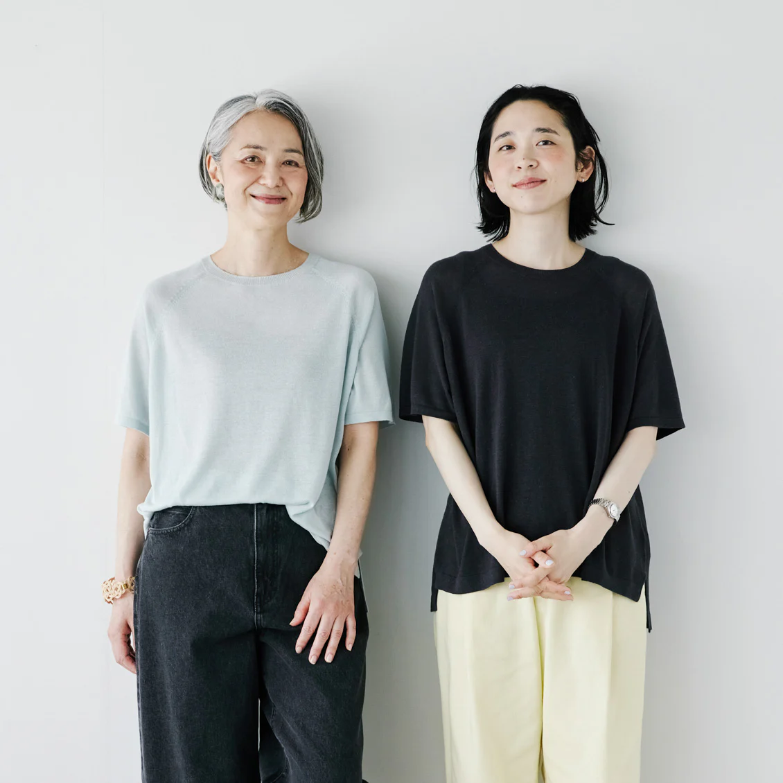 【新商品】Tシャツ感覚で涼しく、上品に。「リネン混のやわらか半袖シアーニット」がリニューアルして登場です