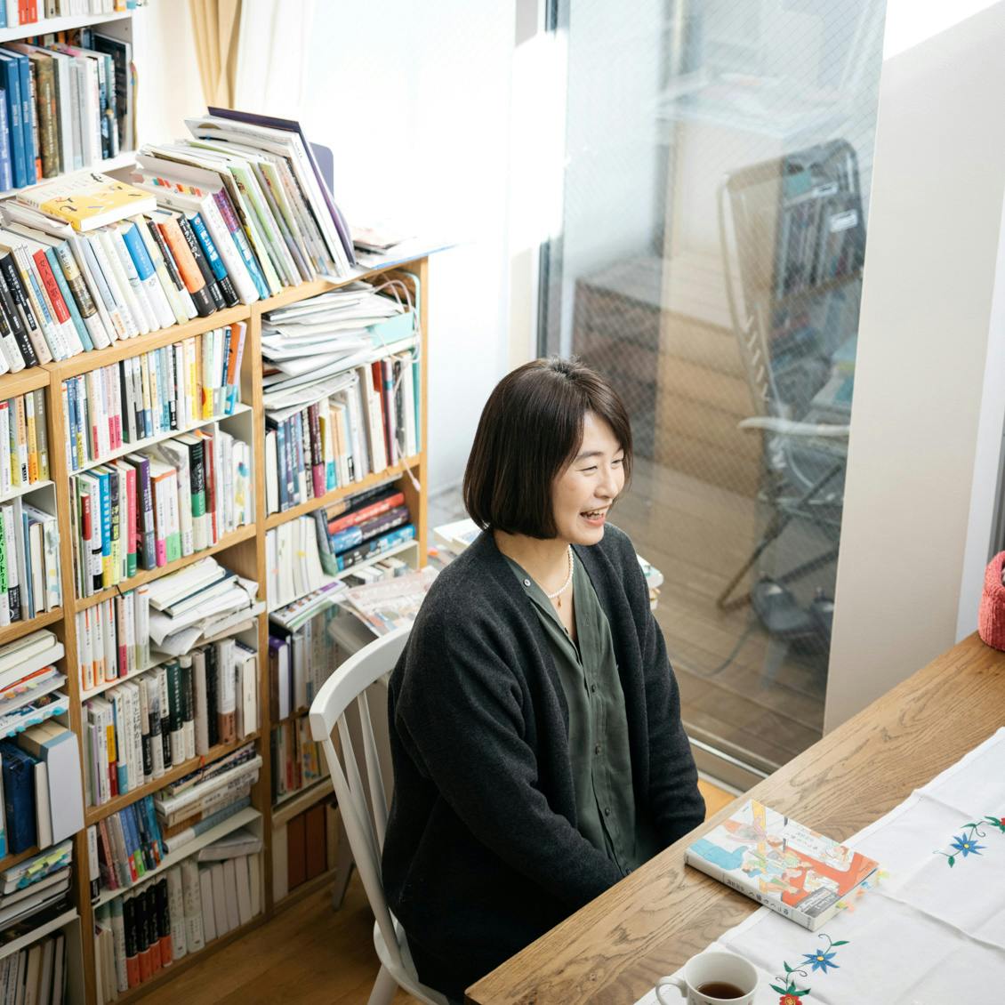 【わたしのケアの物語】前編：思い通りにならない身体を受け入れる。難病の母と読んだ「不思議の国のアリス」