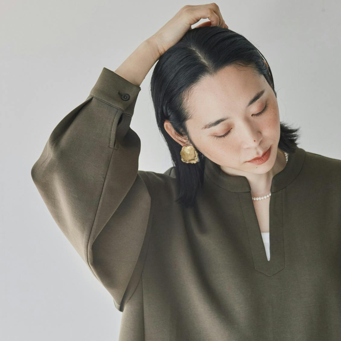 北欧暮らしの道具店　夏風に揺れるランダムプリーツのノースリーブワンピース 夏風に揺れるランダムプリーツのノースリーブワンピース / ブラック