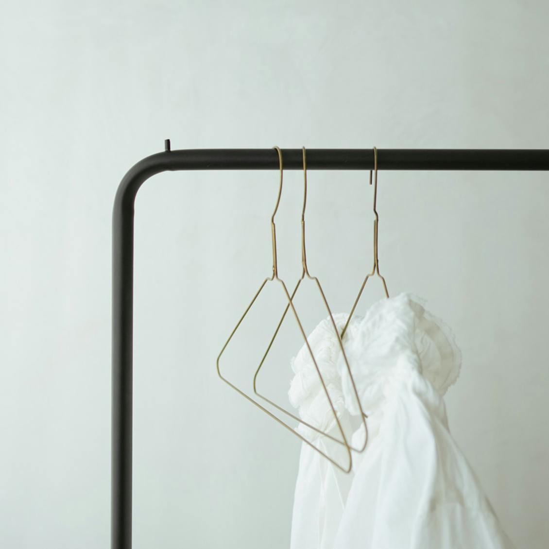 掛ける収納を、インテリアに