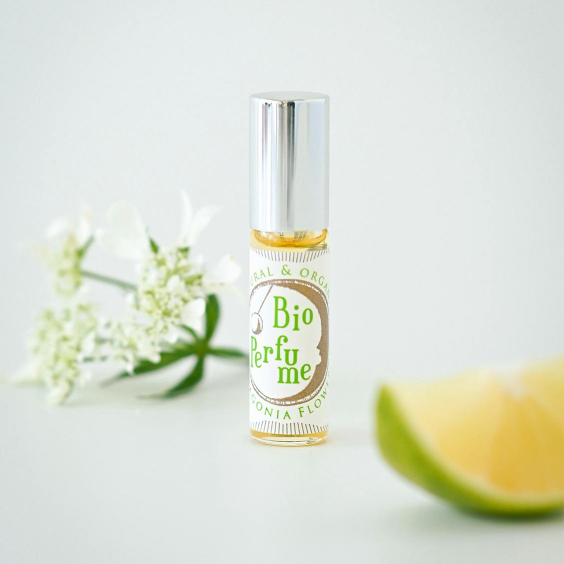 ロールオンで使いやすい「天然由来の香水」