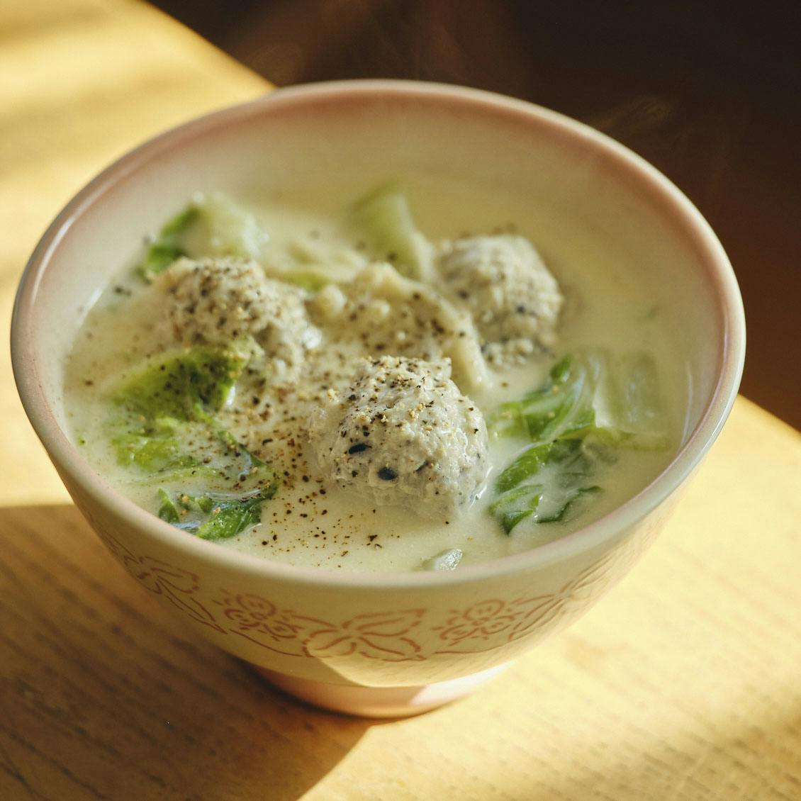 【具沢山スープ】2：ぽかぽか温まる。鶏団子と白菜のジンジャーミルクスープ