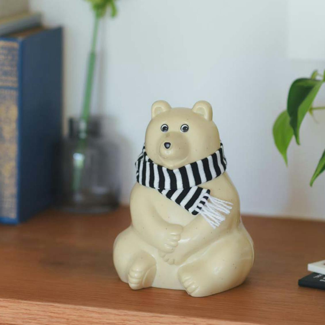 【季節限定！】マフラー付き白くま貯金箱が本日から発売！今年はブラックのしましま柄♩