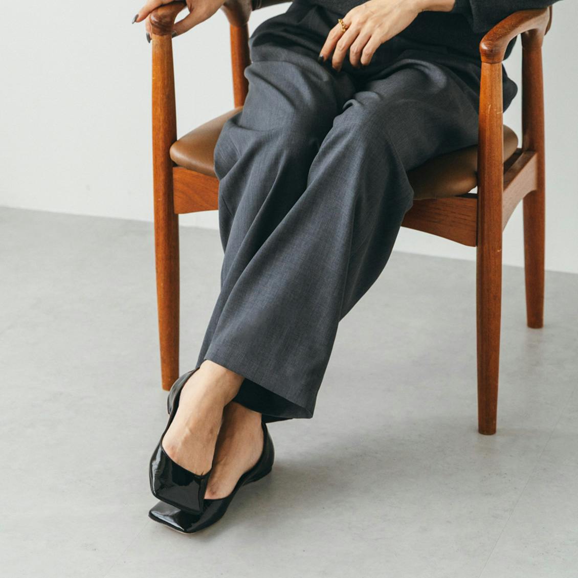 1日シワ知らずのストレートパンツ