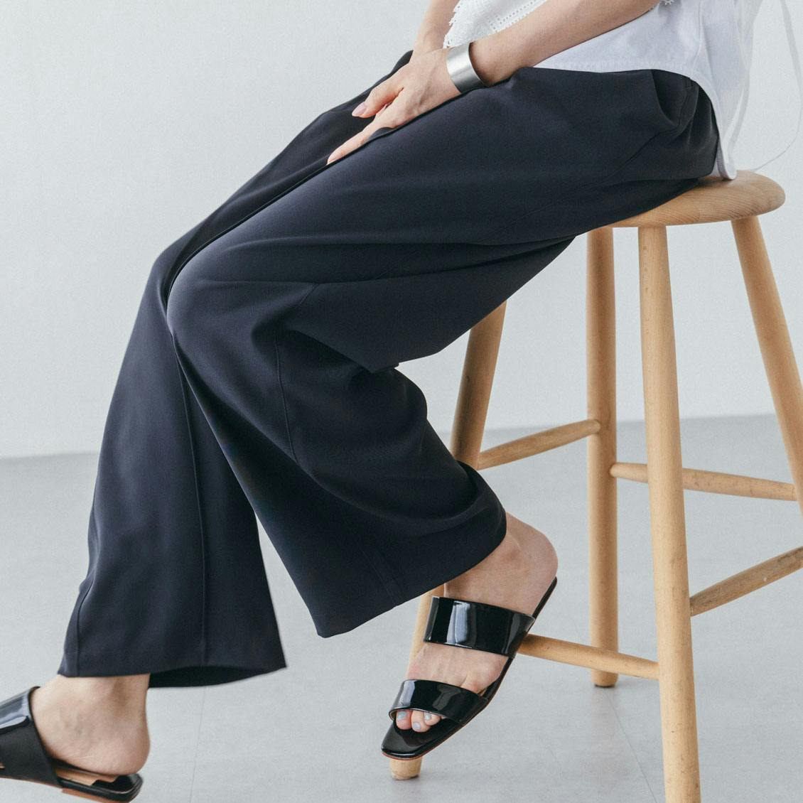 【新商品】涼しく、品よく、オンオフ万能。暑い夏を乗り切る「冷感ストレートパンツ」が登場です