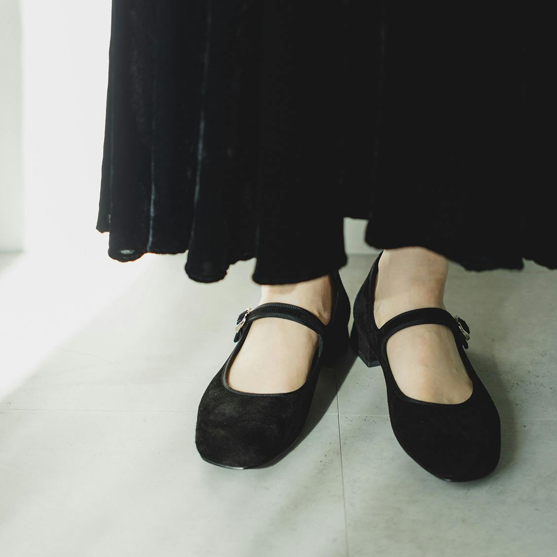 【バイヤー裏話】フォーマルも、普段のおしゃれも。ほどよいきちんと感のAPOMストラップシューズ