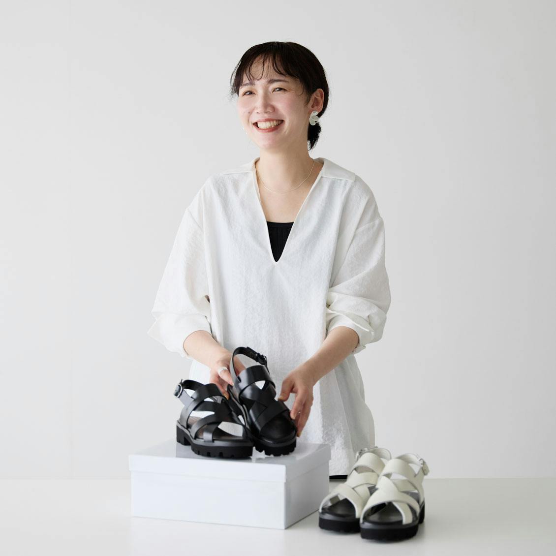 【開発秘話＆着まわしコーデ】歩きやすさも、大人のおしゃれも叶う「レザーサンダル」ができました