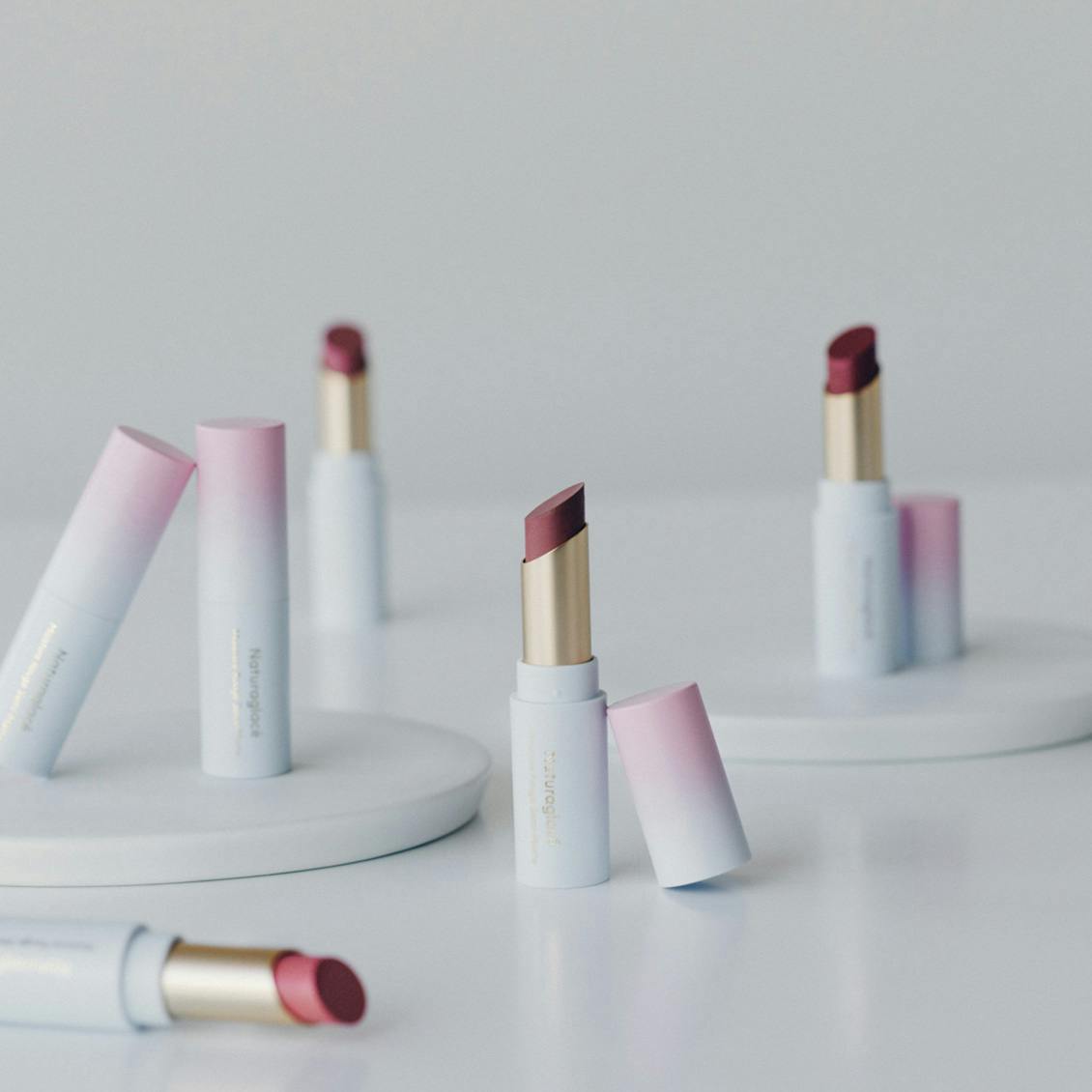 【バイヤー裏話】塗り心地も落ちにくさも◎ いいとこ取りなセミマットリップがNaturaglacéから新登場