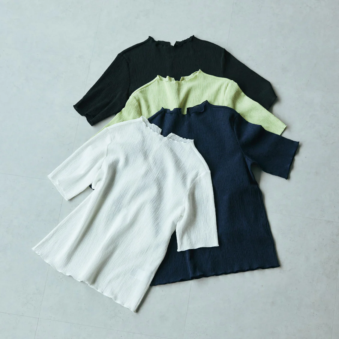 【着用レビュー】一枚で夏コーデを新鮮に。「楊柳Tシャツ」を5名が着てみました