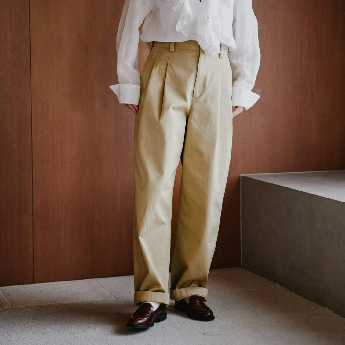 【新商品】日常になじむ、ちょうどいい品の良さ。 大人の定番チノパンツが登場です
