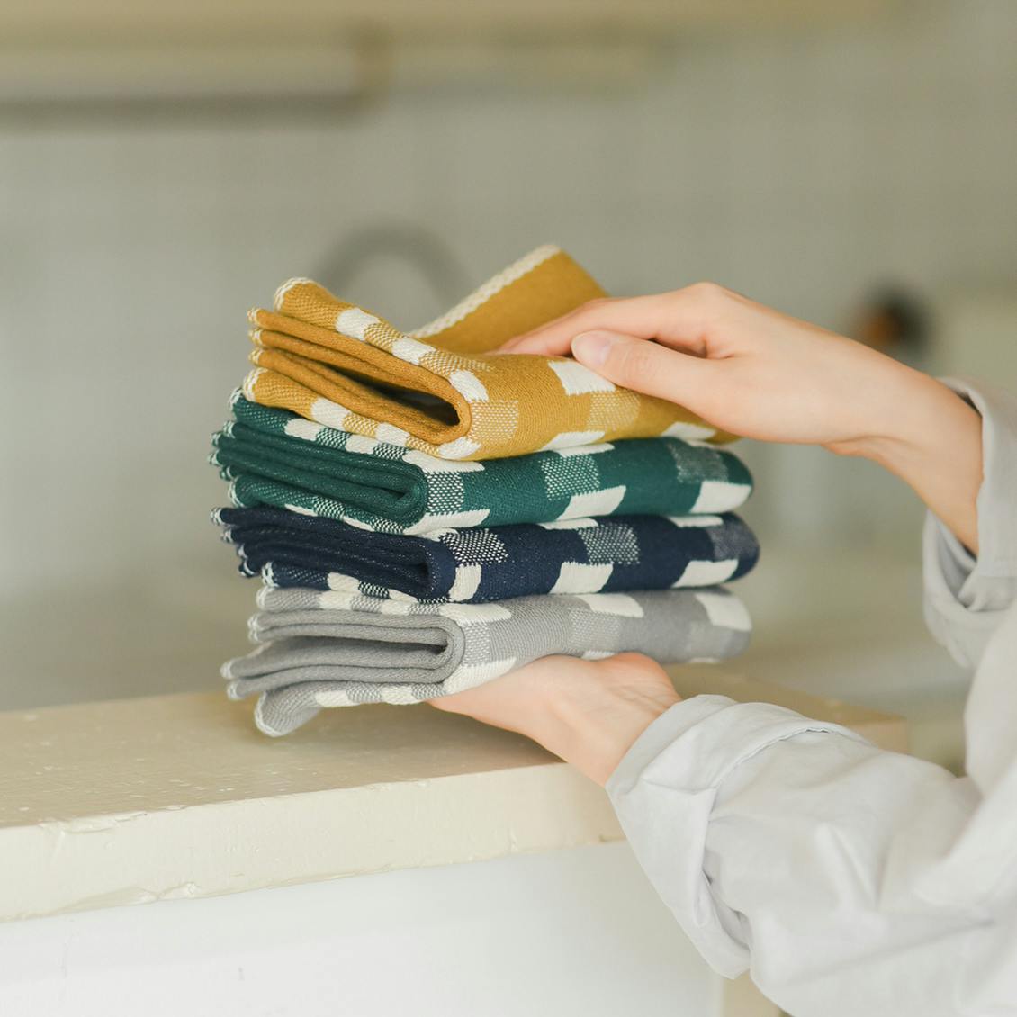 ジャカード織りのスリムなタオルに新柄登場！