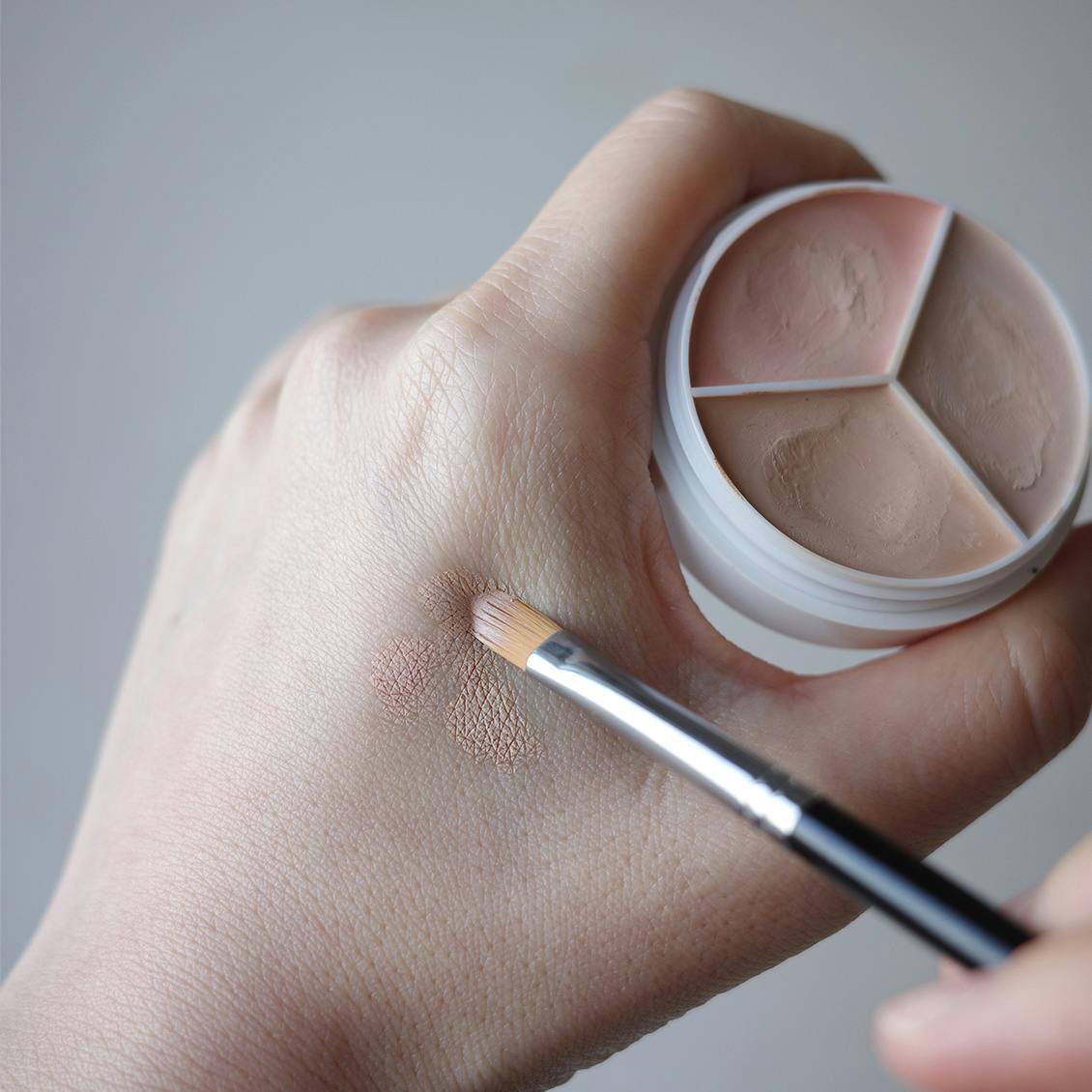 【スタッフの愛用品】メイクが得意じゃない私でも、毎朝使っている3本のブラシ