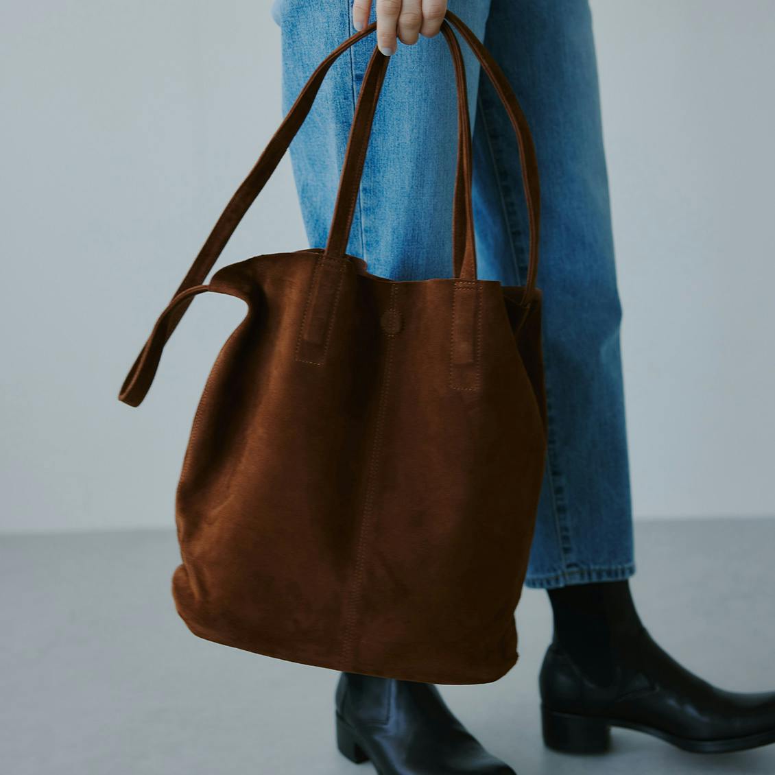 大人の上質スエードレザーバッグが登場