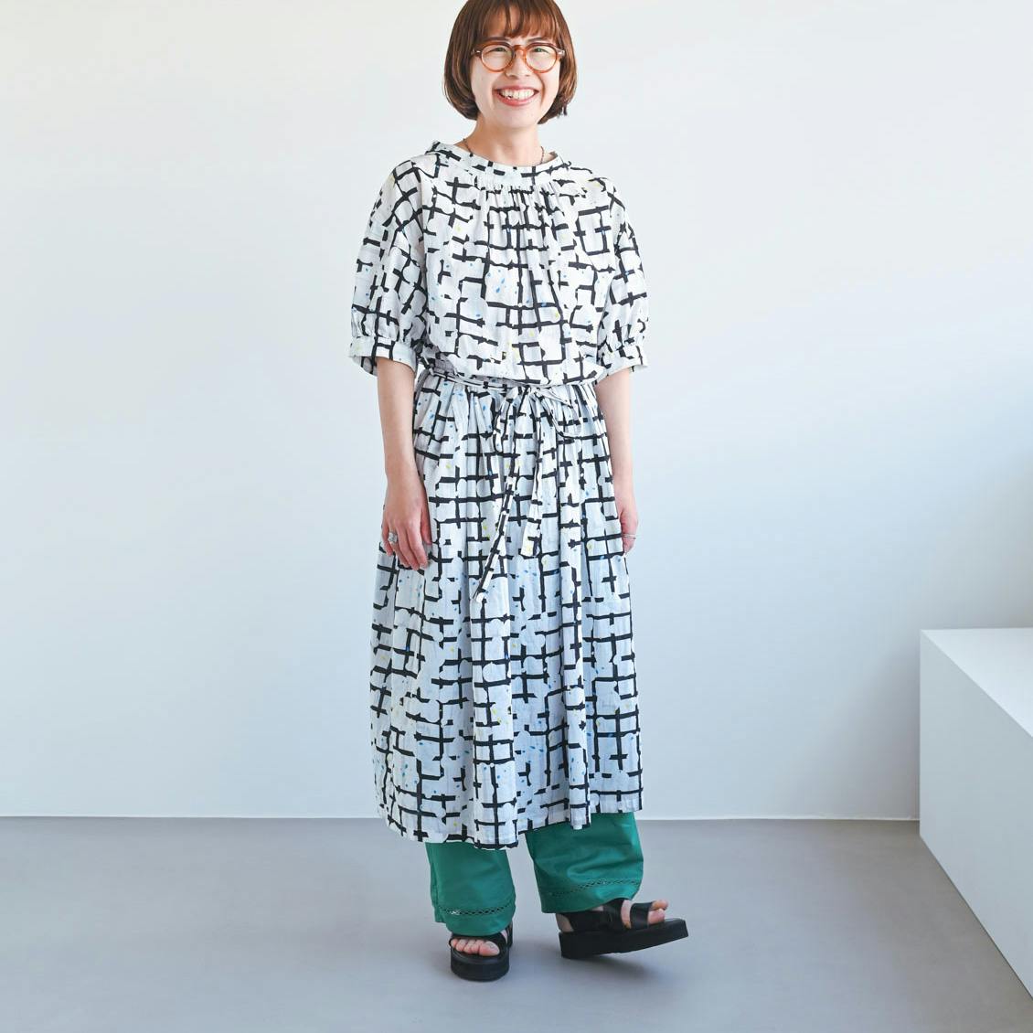 北欧、暮らしの道具店別注　fog linen work リネンのフレアワンピース 当店別注】あの「fog linen work」とコラボして作った、大人の柄