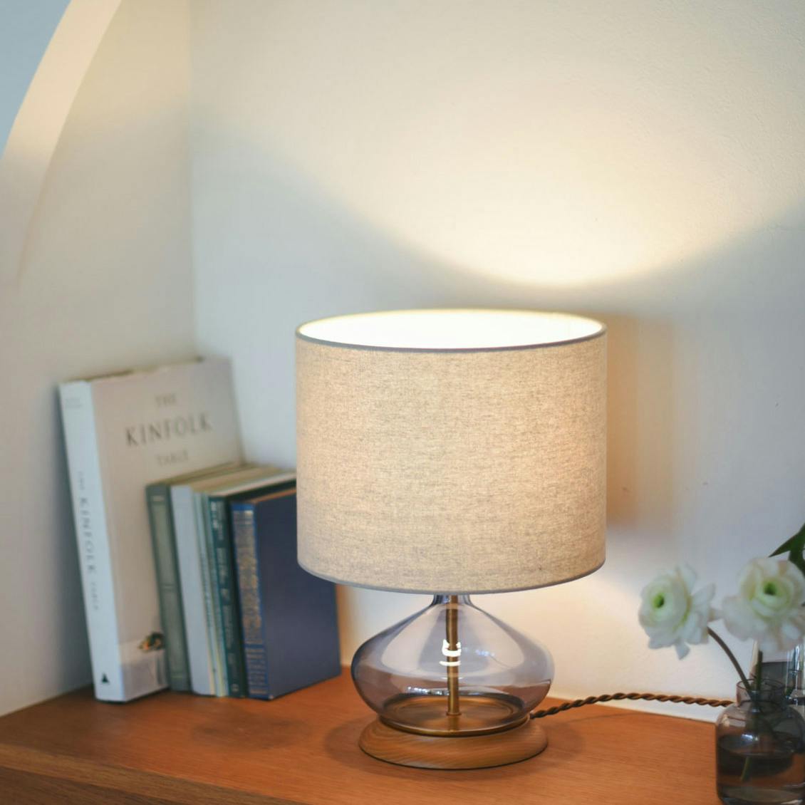 灯りひとつで模様替えが叶うテーブルライト