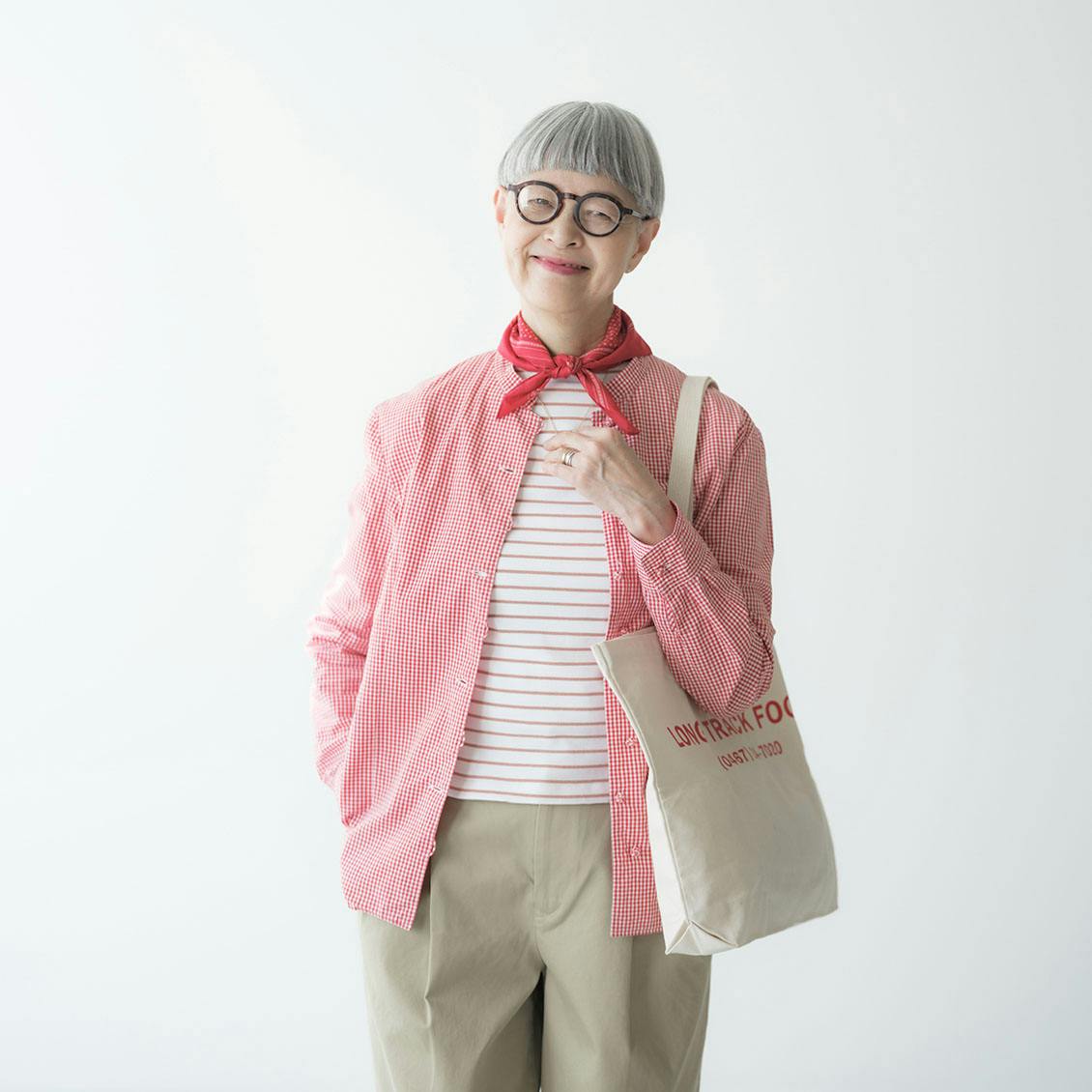 【あの人が着てみたら】トラッドがずっと好き。小和田妙子さんの「王道チノパン」着まわしコーデ