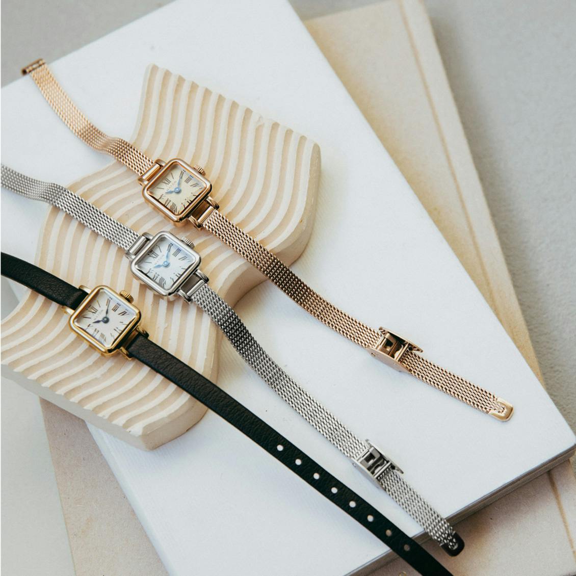 アクセサリー感覚で品よく大人に似合う腕時計