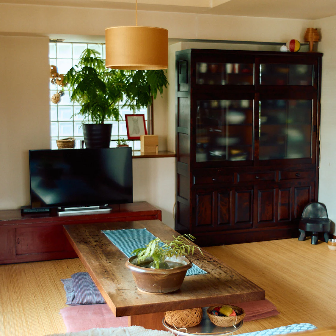 【おおらかな部屋】新築で購入して30年。こだわりすぎない、懐の深さが心地よいインテリア