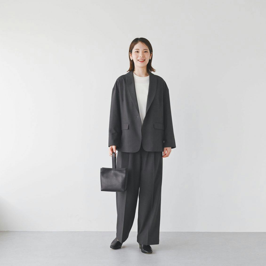 着用レビュー】上品な着こなしが叶う「半袖ベーシックニット」を