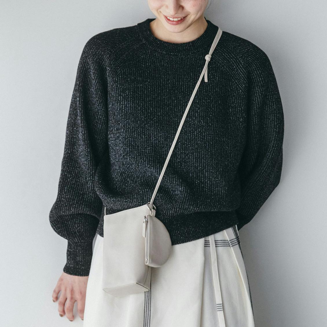 これひとつでお出かけも叶う、レザースマホポシェットが新登場！