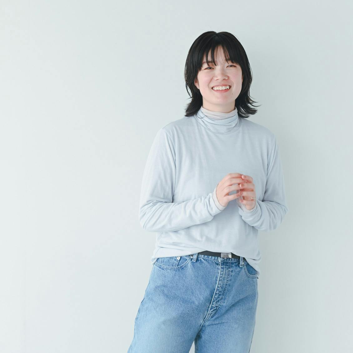 【着用レビュー】ほんのり透けるタートルネックカットソーを6名が着てみました