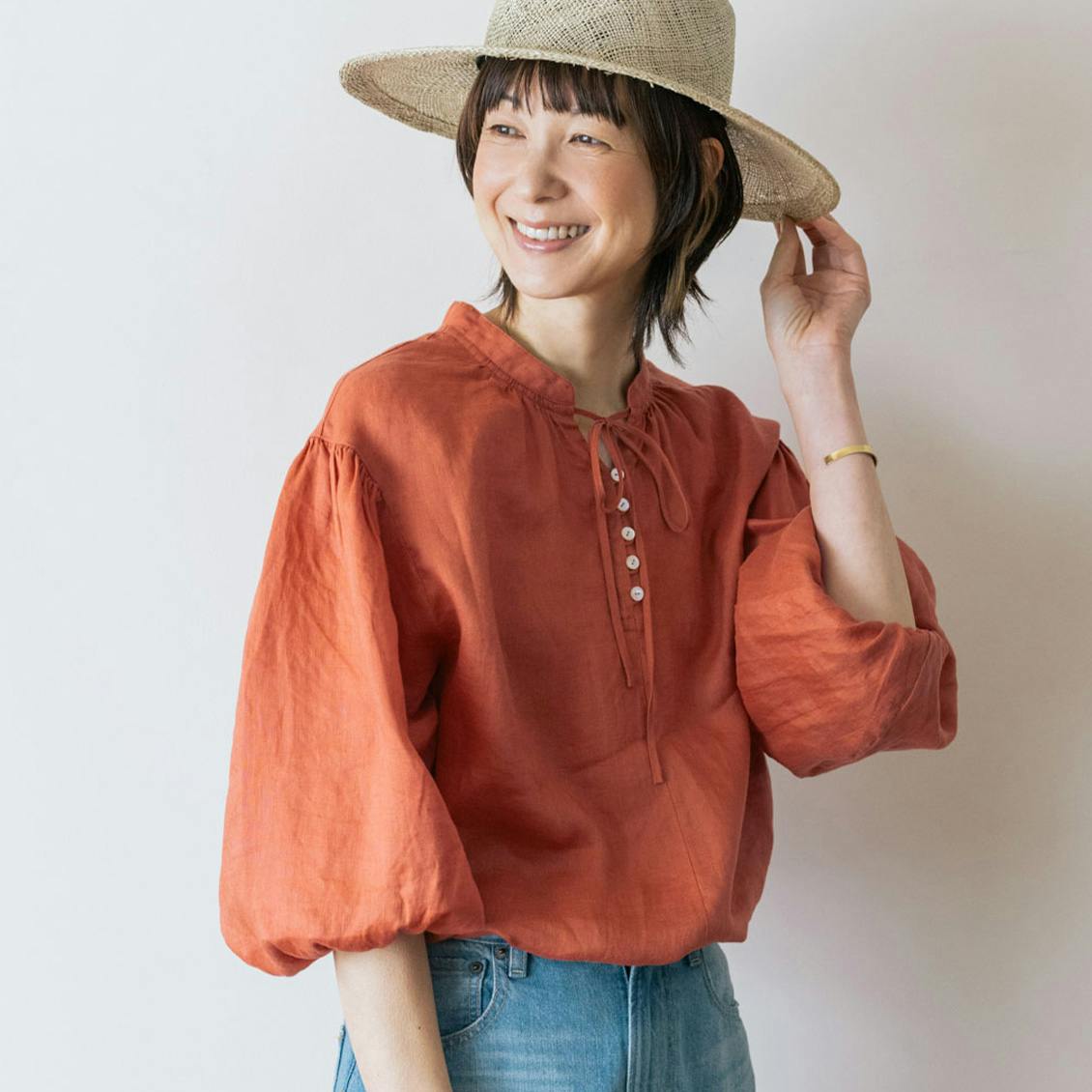 香菜子さんとつくった「2WAYリネンブラウス」が再入荷！