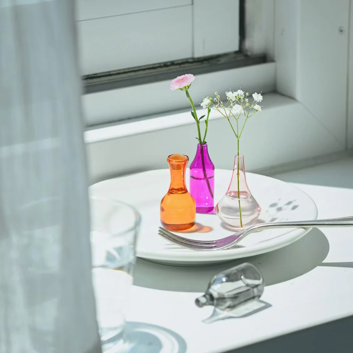 【バイヤー裏話】お部屋に、小さなときめきを。 気軽に飾れる、ミニサイズの花びんが新登場