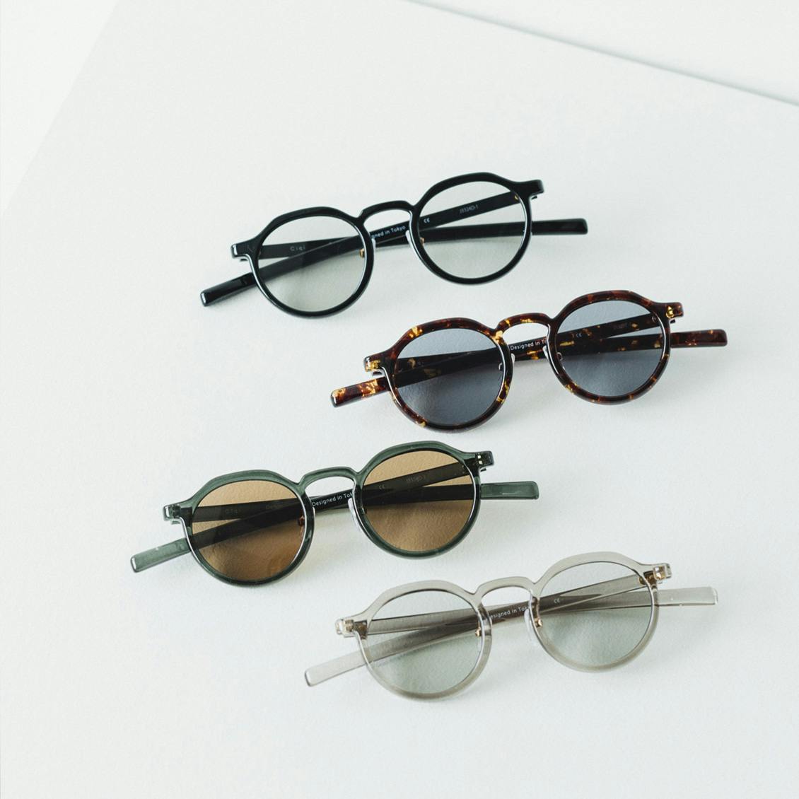 大人の装いこなれるサングラス