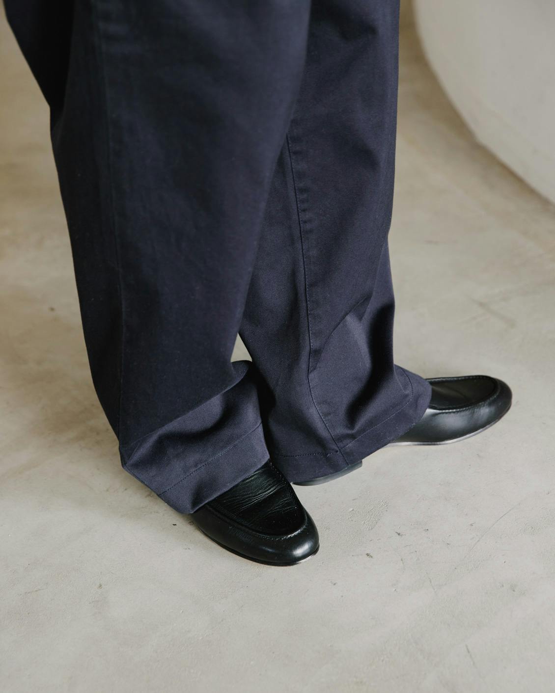 新商品】日常になじむ、ちょうどいい品の良さ。 大人の定番チノパンツ