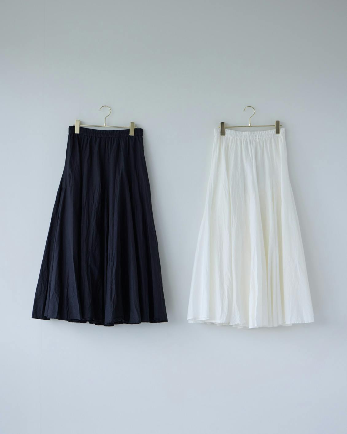 着用レビュー】mizuiro indのボリュームフレアスカートを3名が着てみ