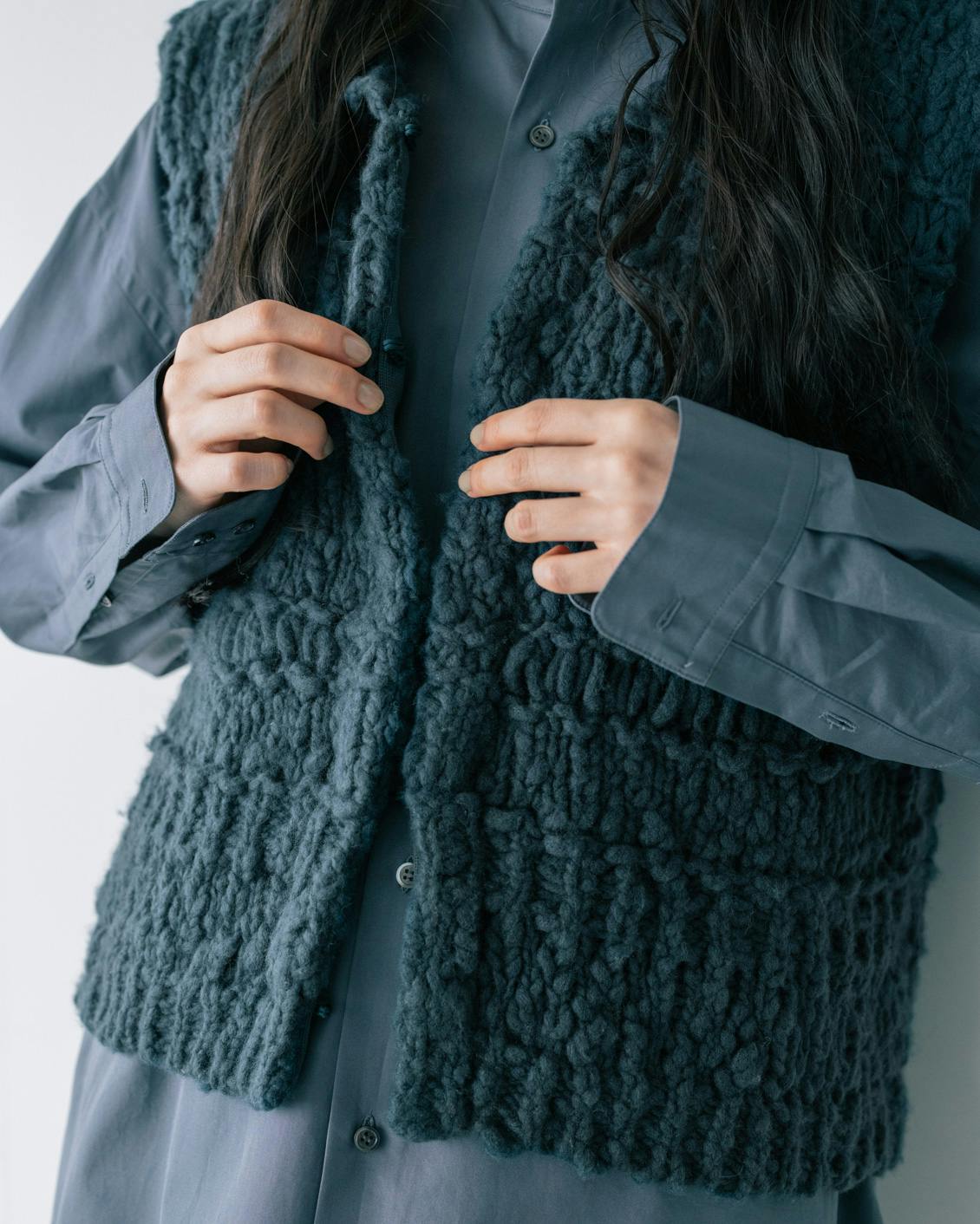 新商品】冬コーデに、ひとさじの “変化” を。重ねるだけで決まる