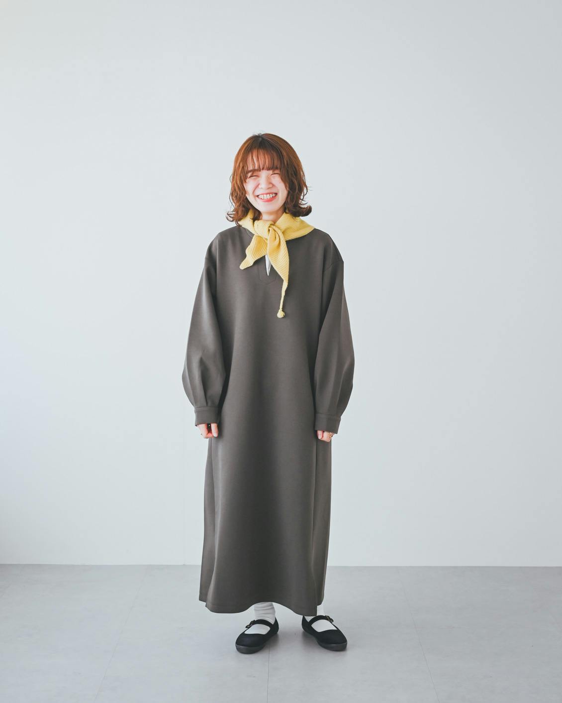 着用レビュー】ポンチ素材のワンピースを5名のスタッフが試着しました