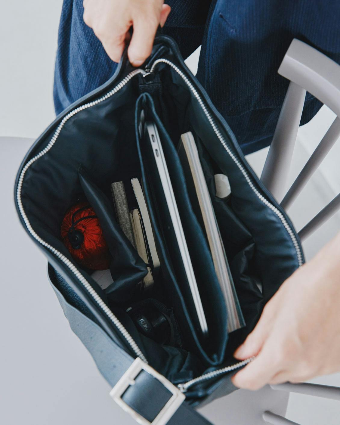 新商品】たっぷり入って、すっきり収まる。オンオフ頼れる「レザー