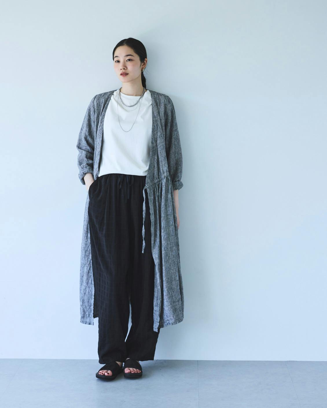 新商品】涼やかに揺れる。とろみ素材でつくった織柄チェックのイージー