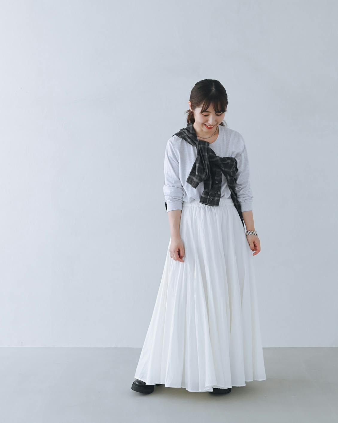 着用レビュー】mizuiro indのボリュームフレアスカートを3名が着てみ