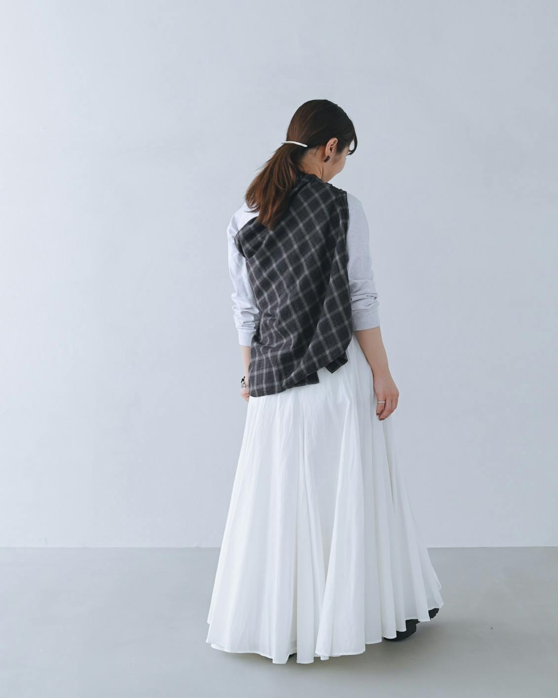 着用レビュー】mizuiro indのボリュームフレアスカートを3名が着てみ