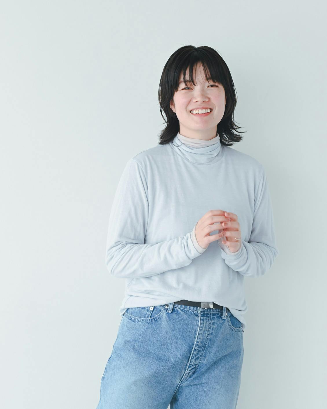 着用レビュー】ほんのり透けるタートルネックカットソーを6名が着てみ