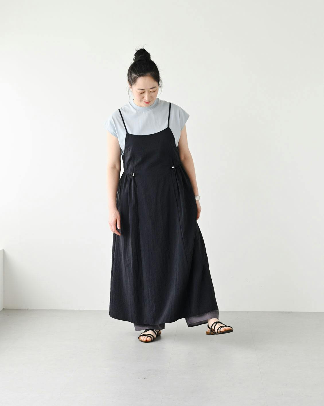 着用レビュー】軽やか素材のキャミワンピースを身長の異なる5名が試着
