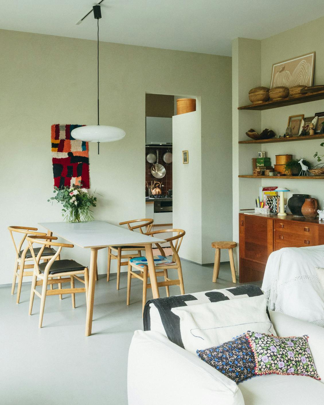 シンプルで簡単。壁につけるマグネット脱着式の猫壁をオルネ ド