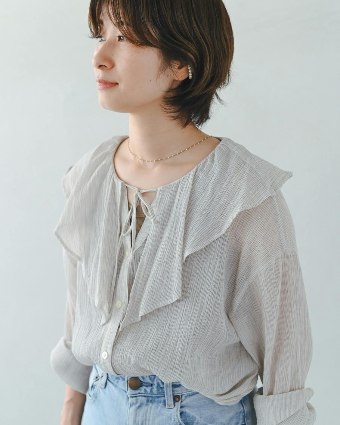 北欧暮らしの道具店　フリルカラーのブラウス 新商品】今から真夏まで大活躍。ほんのりシアーな「フリルカラー
