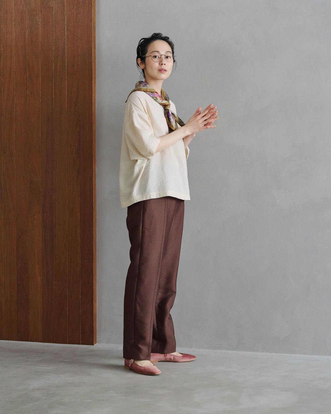 北欧暮らしの道具店　「涼しさも、品のよさも」きれい色のTシャツブラウス ブラック 涼しさも、品のよさも」きれい色のTシャツブラウス - 北欧