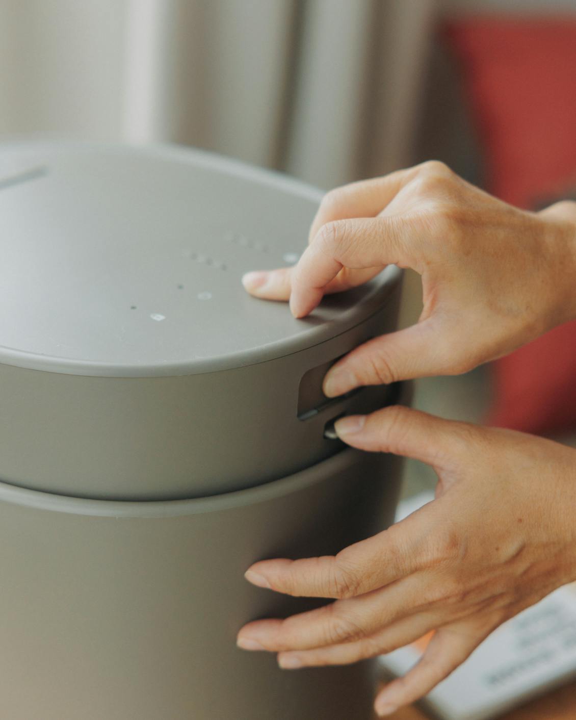 よしいちひろさんがプラスマイナスゼロのオブジェのような「加湿器」を