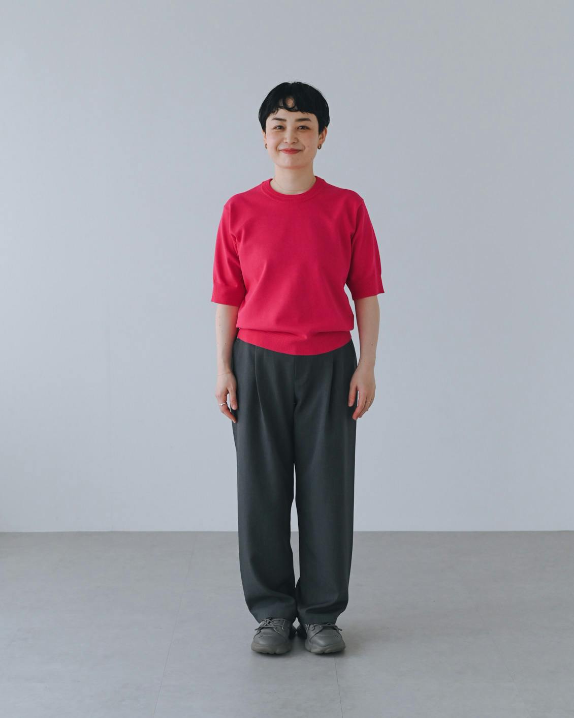 着用レビュー】シワになりにくいストレートパンツを5名が試着